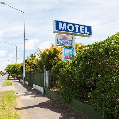 Sunset Lodge Motel Taupaki Exterior photo